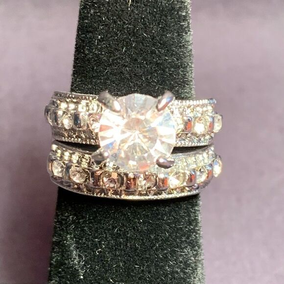 Ring Set 👰 Size 8 - Picture 1 of 3
